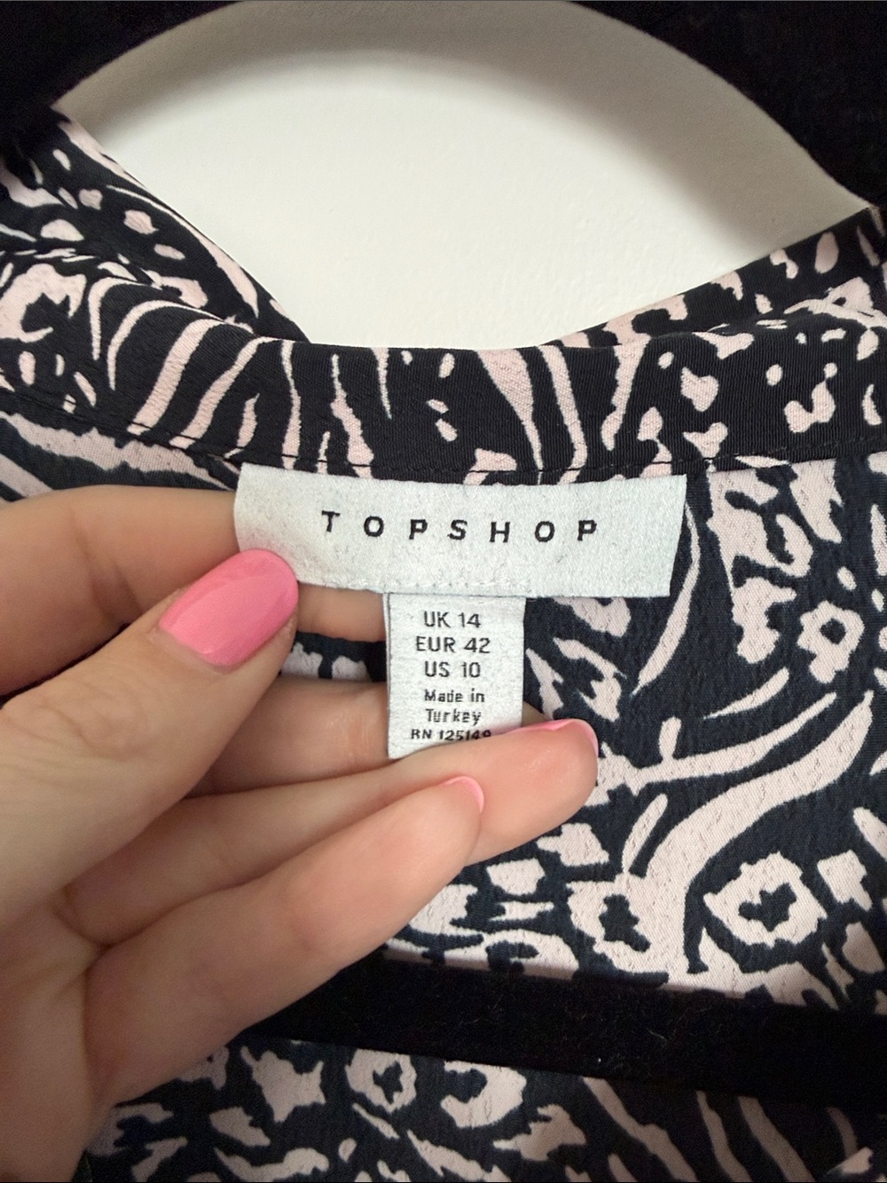 🦓 Topshop Black and White Printed Button-Down Shirt - Picture 2 of 3